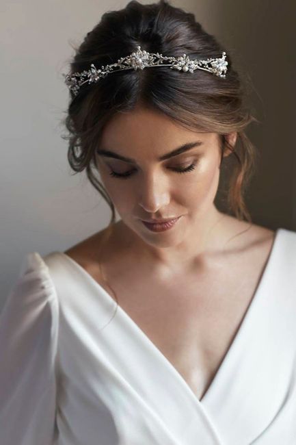 Inspo-descubre la tiara de novia que mejor encaja con tu estilo en 2022 14