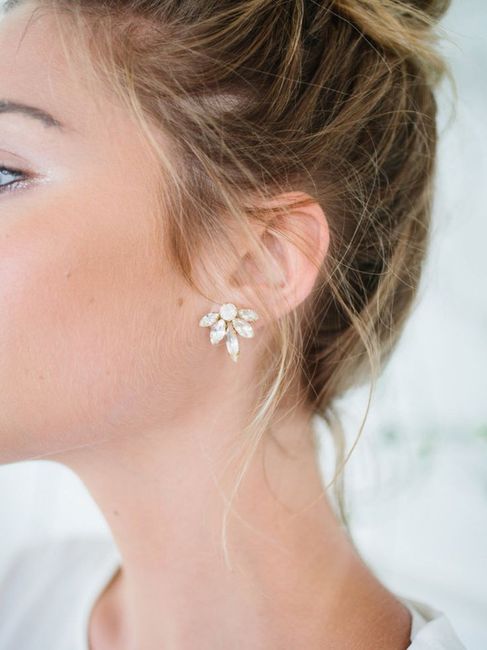 Inspo-¿qué aretes de novia favorecen más según tus facciones? 16