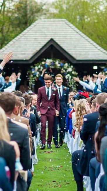 2 chicos, 2 trajes para la boda 4