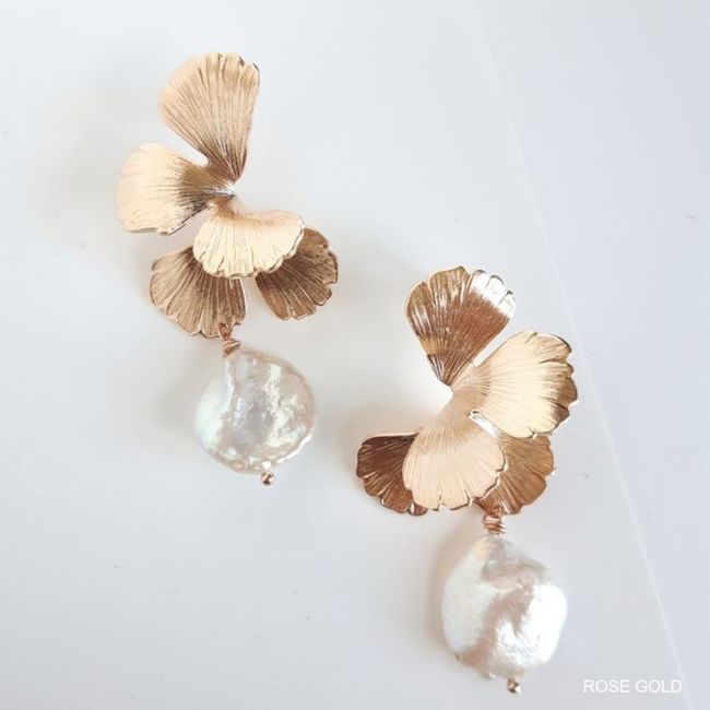 Inspo/juego versión Aretes: this or that 3