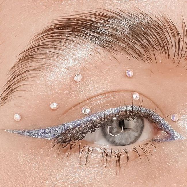 Inspo-euphoria: Maquillaje y Peinado con gemas 2