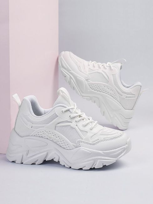 [Califica tendencias] 7. Chunky sneaks como zapatos de novia 1