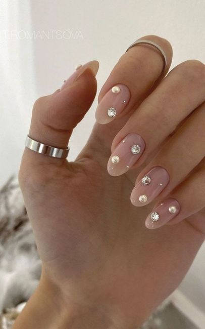 [Inspo] 5 diseños de uñas metálicos y con glitters 4