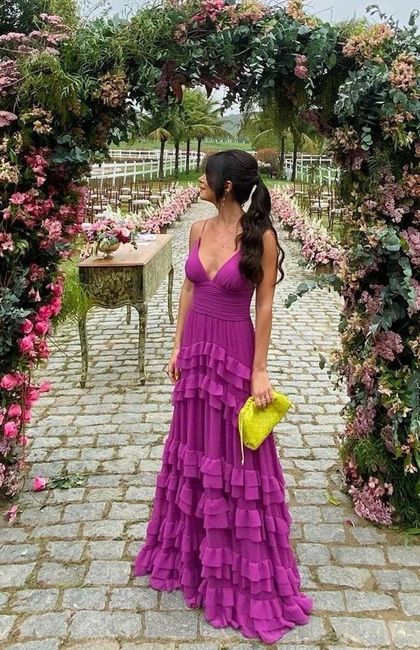 [Inspo] 4 invitadas de rosa: boda formal en playa/jardín 4