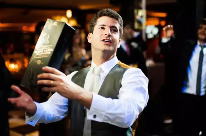 Tradiciones nupciales de las que te puedes olvidar: 8. Lanzamiento de liga 1