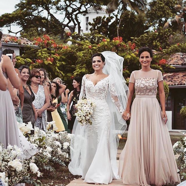 Tradiciones nupciales de las que te puedes olvidar: 14. Entrar del brazo de tu papá. - 1