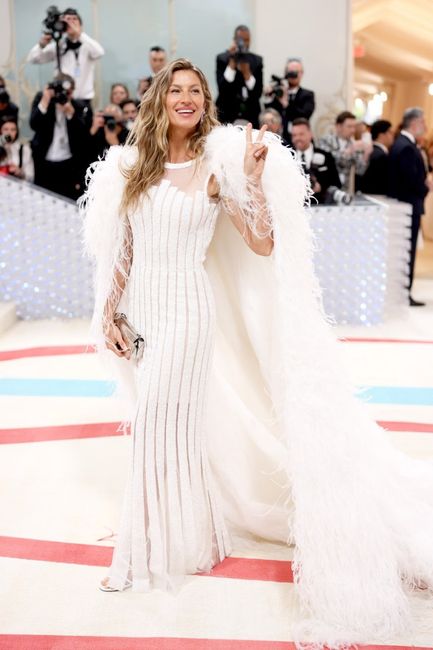 Duelo de vestidos de novia Met Gala 🤍 ¿Cuál es tu favorito? 2