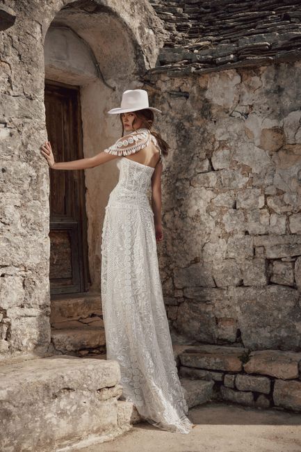 Vestidos de novia 2024 marca Ariamo: Scent of love ando liberty 69