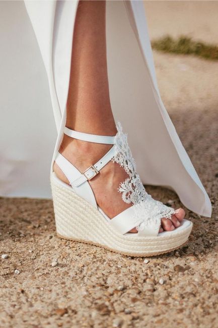 Qué tipo de zapatos usar en boda en la playa? 3