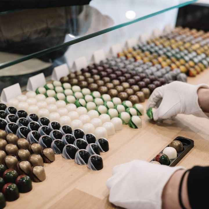 ¿Qué tipo de mesa de dulces les gusta más? 🍫🍭🍬 - 1