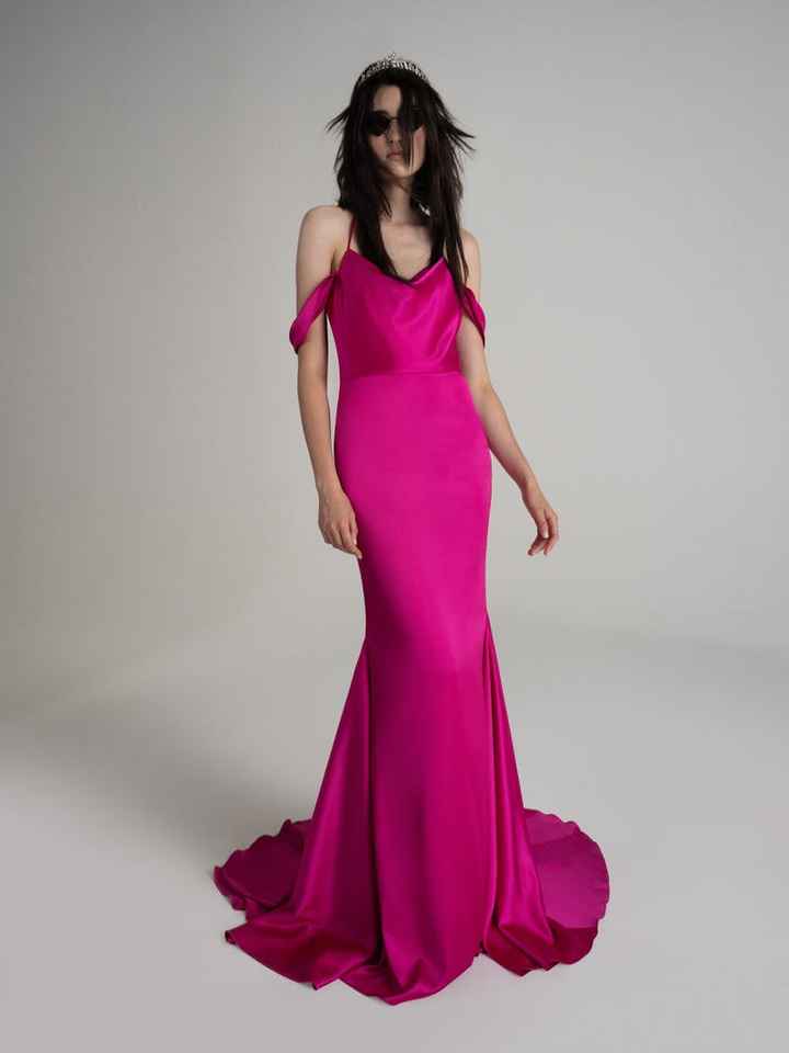 Damas en el color del año 2023: Viva Magenta - 5