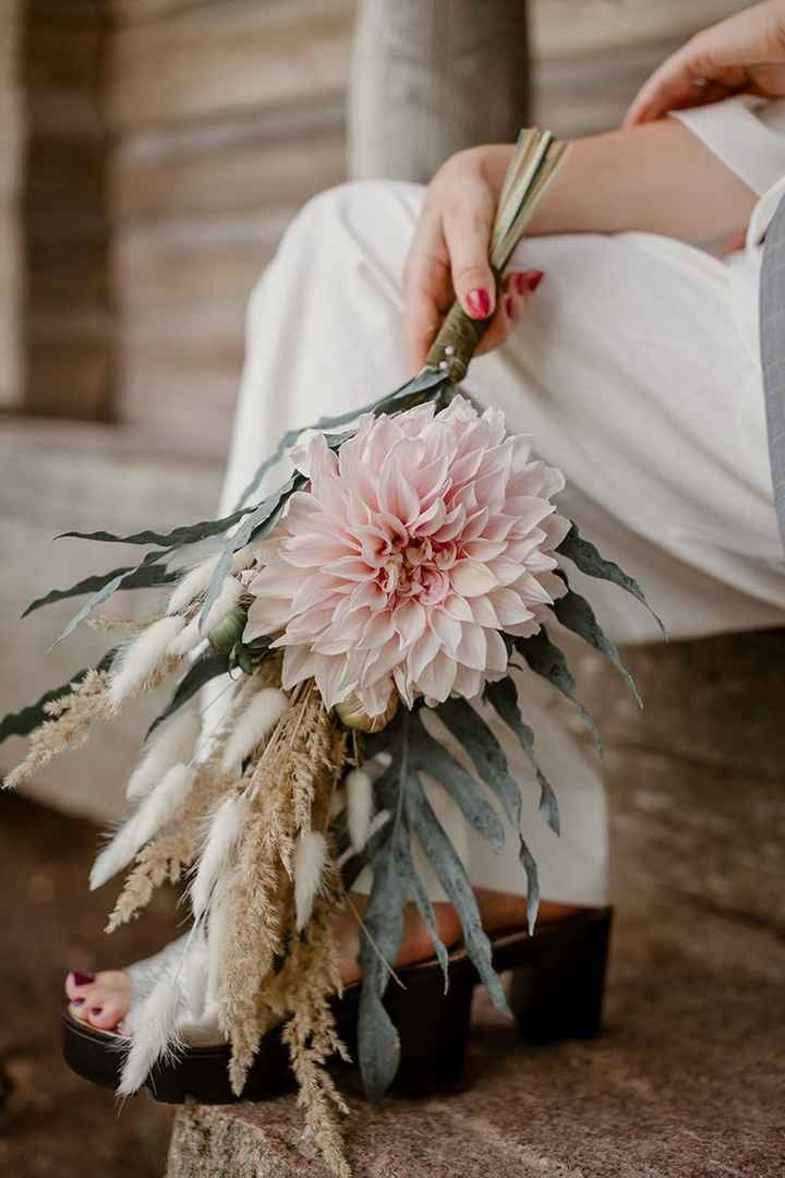 Califica estos 6 estilos de ramo de novia para tu boda: #6 una sola flor - 1
