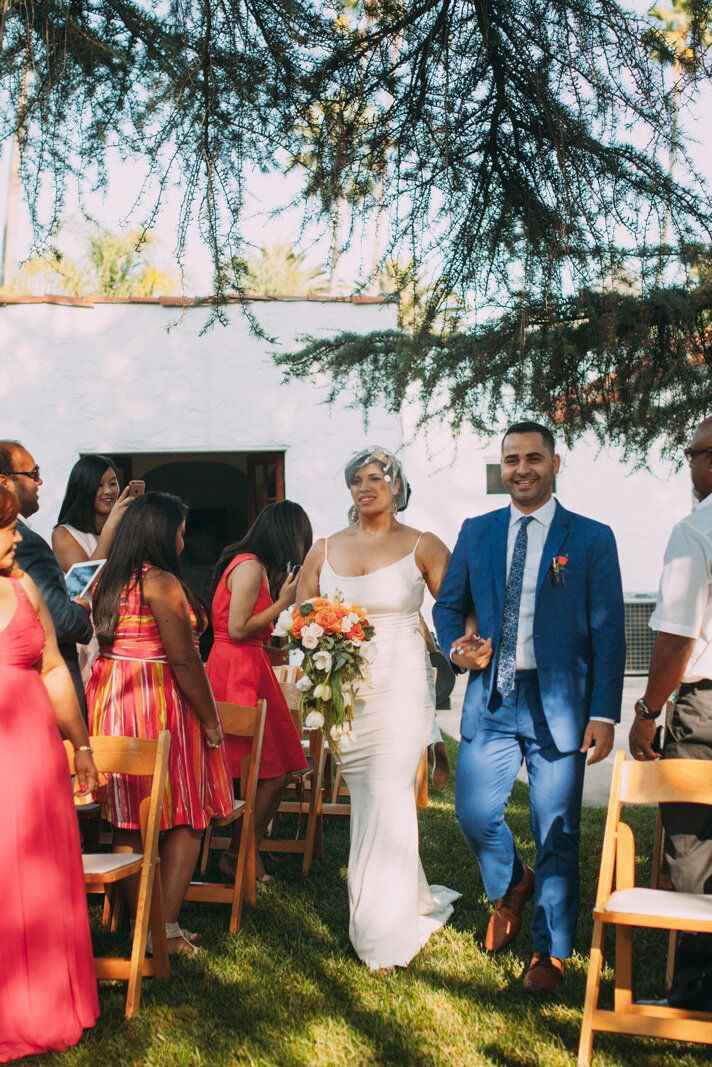Tradiciones nupciales de las que te puedes olvidar: 14. Entrar del brazo de tu papá. - 2