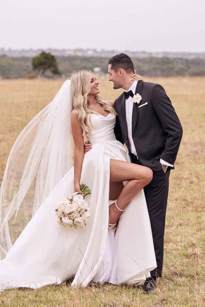 ¿Con cuál look te casarías en tu ceremonia religiosa? 👰🏻‍♀️💒🤵🏻‍♂️ - 1