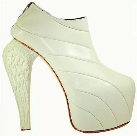 Yo nunca nuca ... me pondría esos zapatos - 1