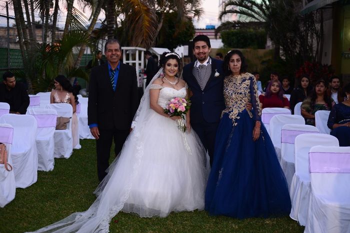 Familia y padrinos del mismo color 4