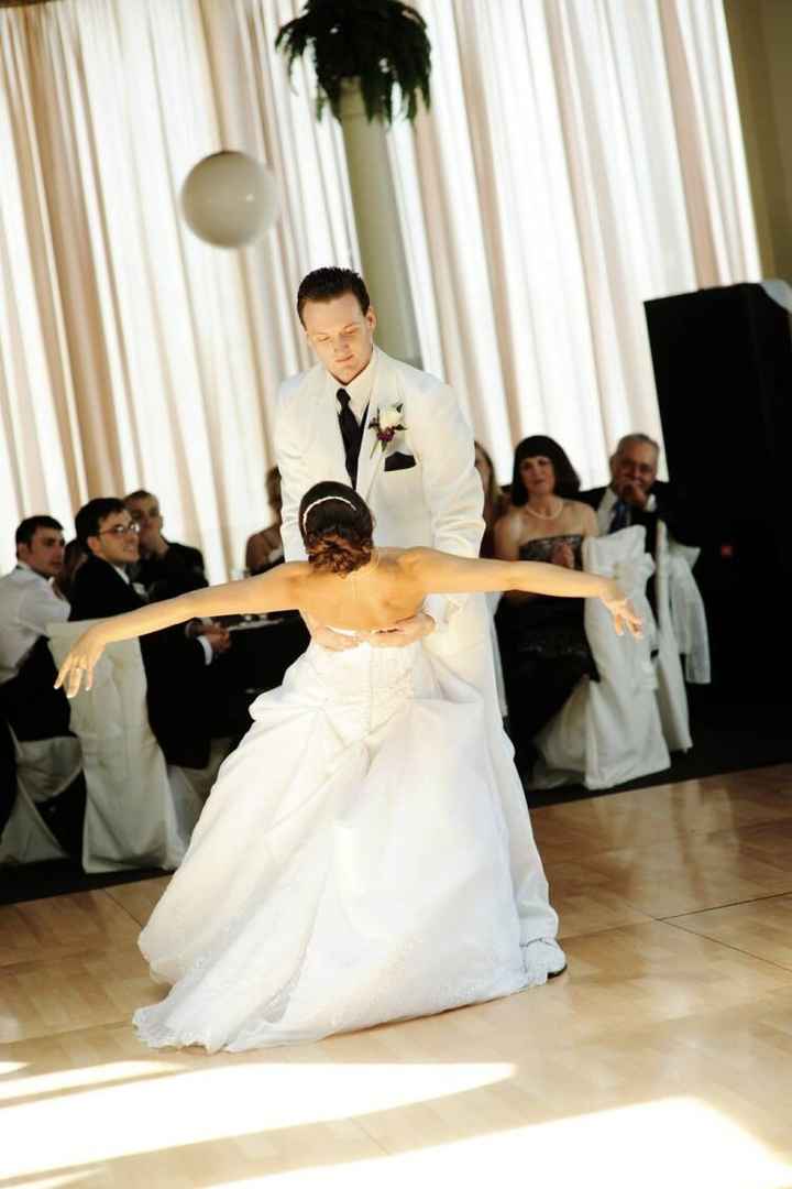 A. Tenemos una coreografía montada que llevamos ensayando desde hace ya varios meses :)
