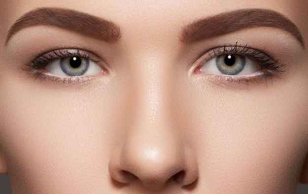 ¿Te tatuarías las cejas?
