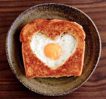 2. Un huevo estrellado en forma de corazón!