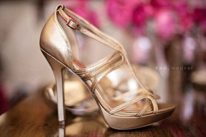 5 pares de zapatos dorados ¡vota por tu favorito!