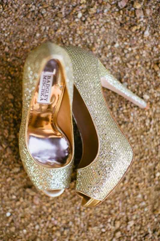 5 pares de zapatos dorados ¡vota por tu favorito!