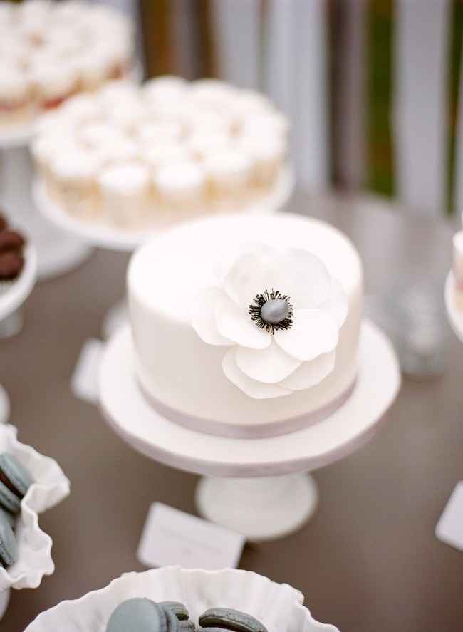 5 pasteles con anémonas