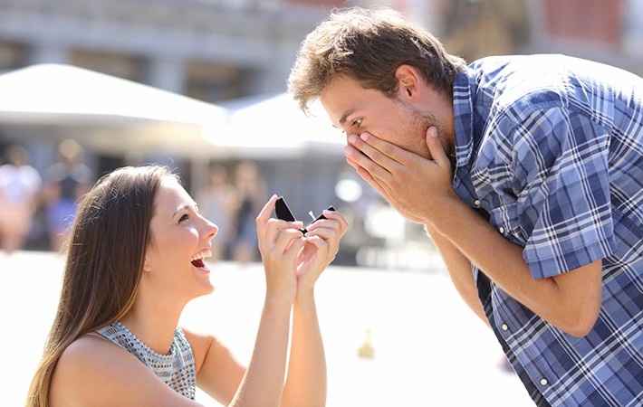 ¿Quién se registró en bodas sin tener su anillo de compromiso?