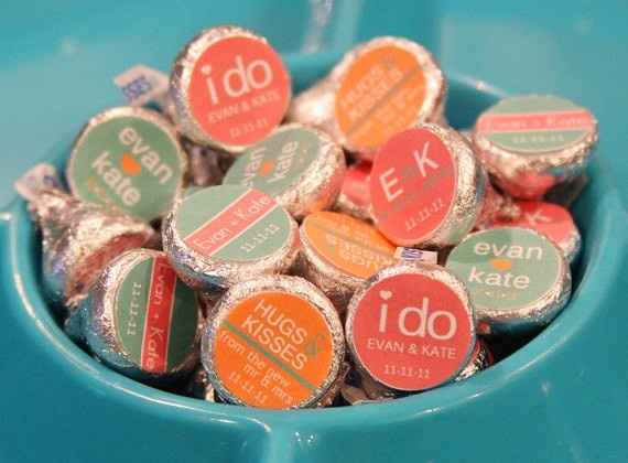 5 recuerdos para tu boda con chocolates kisses ¡vota por tu favorito!