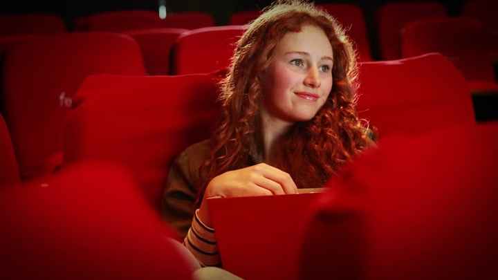 D. Voy al cine