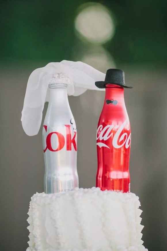 8 decoraciones con botellas de coca cola ¿cuál te gusta más?