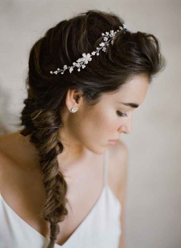 5 peinados con flores ¿cual te gusta más?
