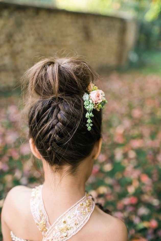 5 peinados con flores ¿cual te gusta más?