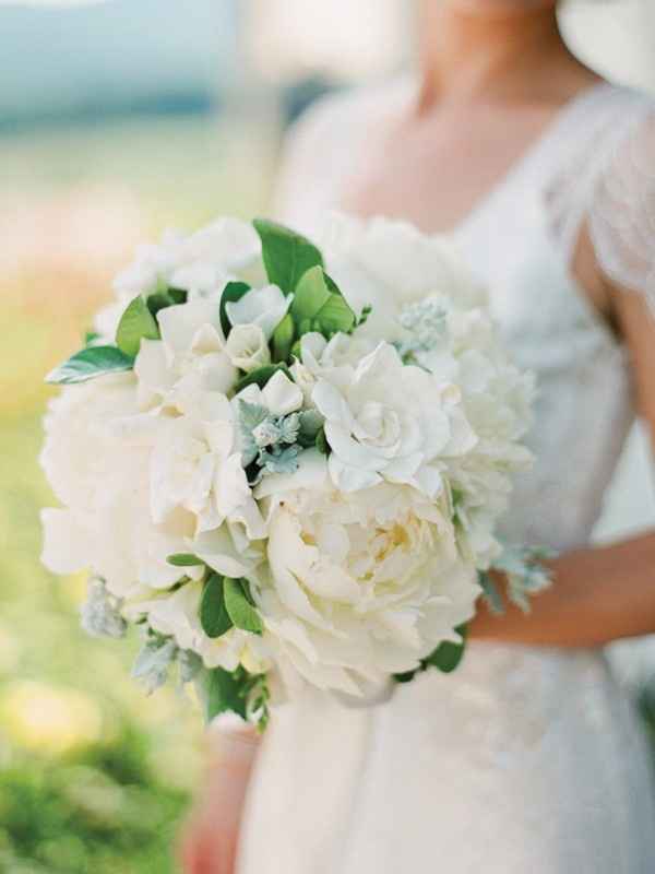 Ramo y boutonniere de gardenias ¿te atreverías?