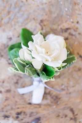 Ramo y boutonniere de gardenias ¿te atreverías?
