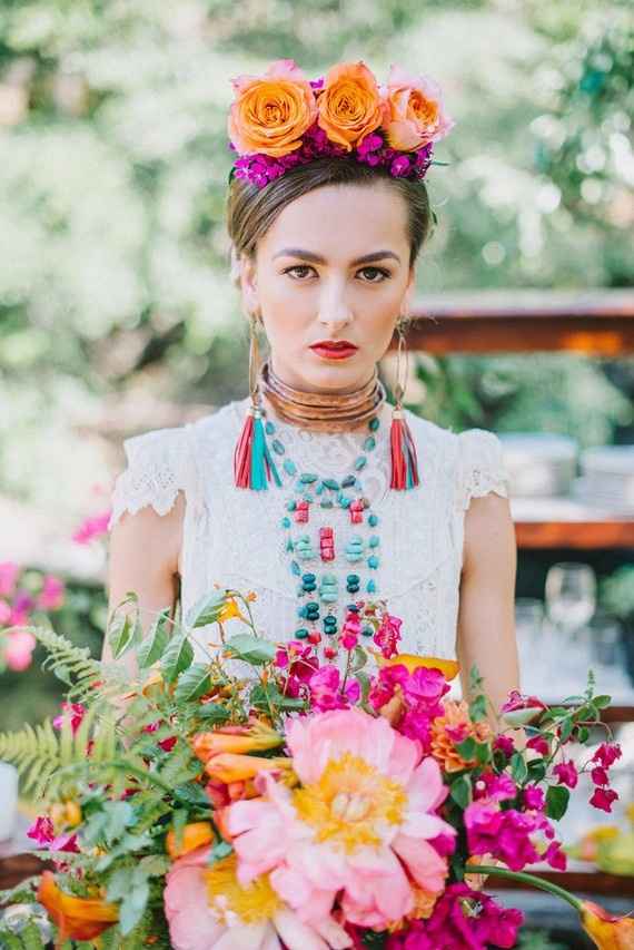 Corona de flores estilo Frida ¿te atreverías?