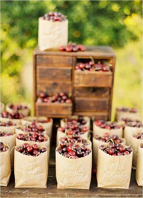 1. Bolsita de papel con frutos del bosque