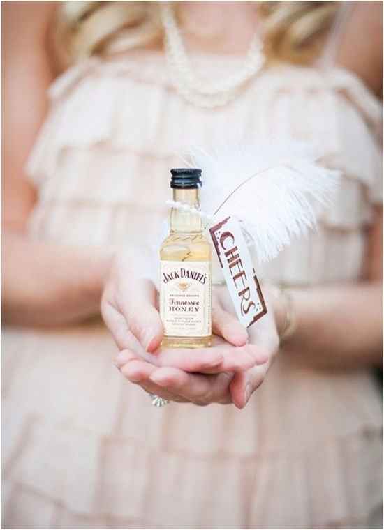 5. Una mini botella de alcohol