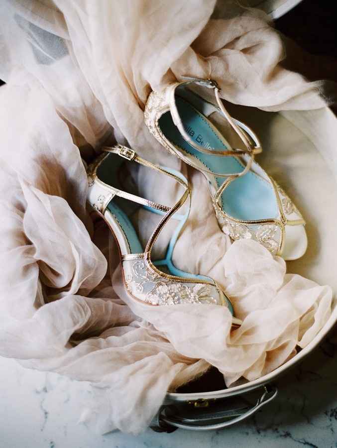 Zapatos de novia: ¿Rosa o Emma?