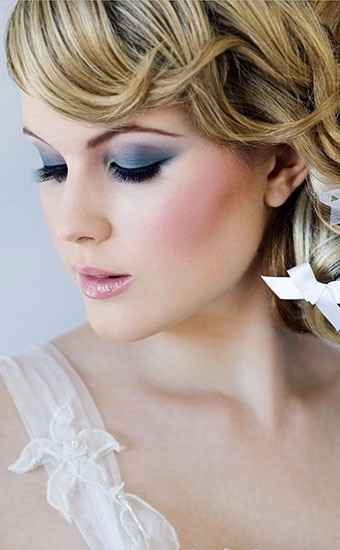 Maquillaje de novia: ¿Rosa o Emma?