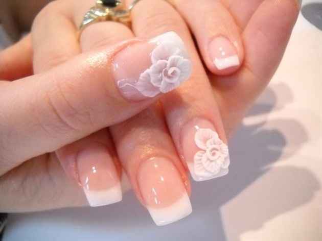 ¿Se van a poner uñas postizas?