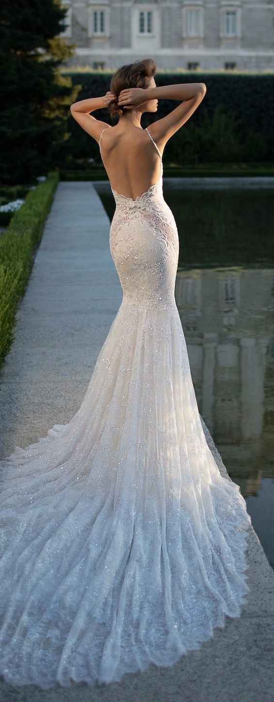 Según tu estilo de vestido de novia, cuál de estos dos modelos te gusta más?