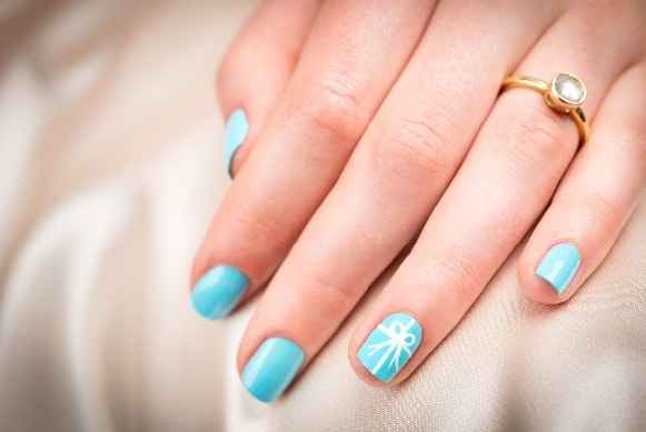 5 uñas azules para novia ¿cuál prefieres?