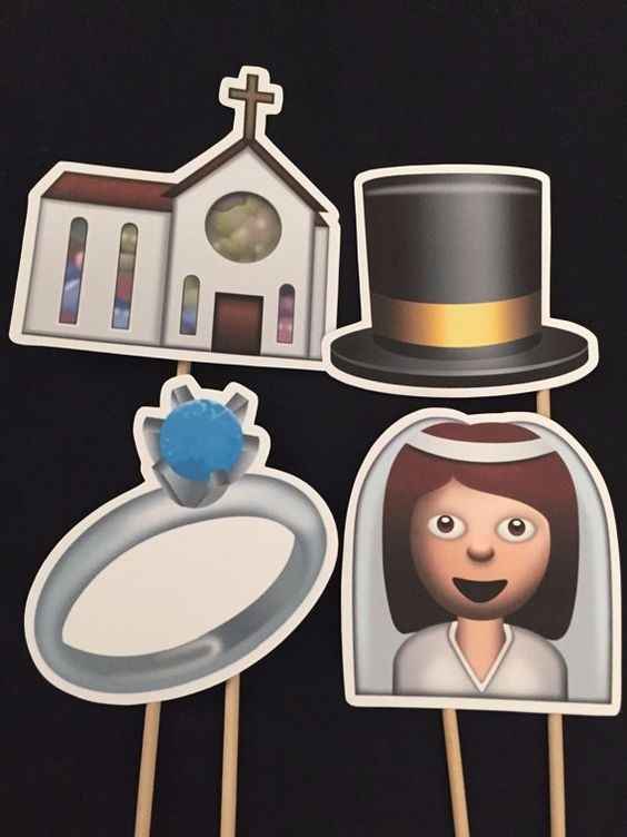 Accesorios de Emojis para tu boda ¿te atreverías?