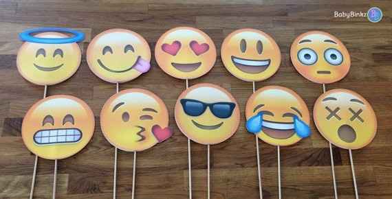 Accesorios de Emojis para tu boda ¿te atreverías?