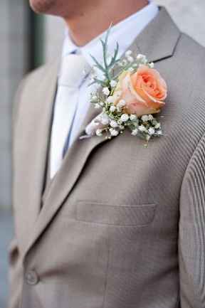 5 boutonnieres con rosas para tu prometido