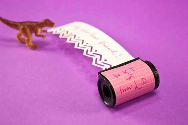 8 invitaciones con rollos de cámara ¿con cuál te quedas?