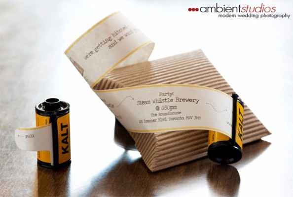 8 invitaciones con rollos de cámara ¿con cuál te quedas?