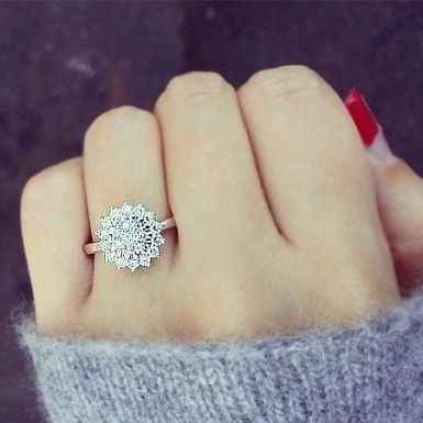 ¿Qué anillo de compromiso es perfecto para novias mochileras?