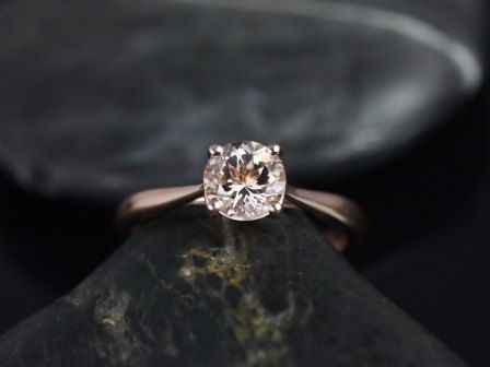 ¿Qué anillo de compromiso es perfecto para novias mochileras?