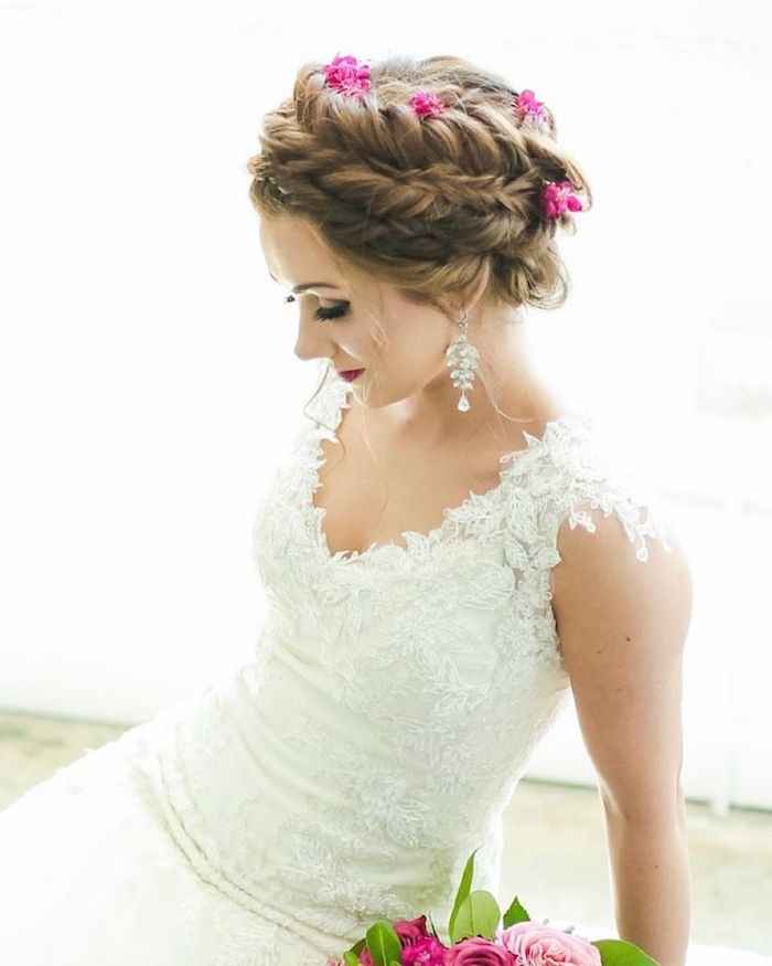 A. Peinado de novia ¿discreto o atrevido?